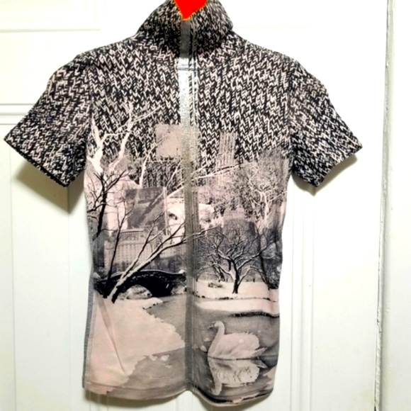 Marc Cain - Grey Central Park Print Short Sleeve Turtleneck Sweater. Size: S/M. - Picture 2 of 9